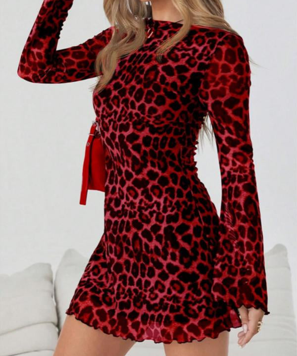 JULIA™ - Stylish Leopard Print Long-Sleeve Figure-Hugging Dress Slimming