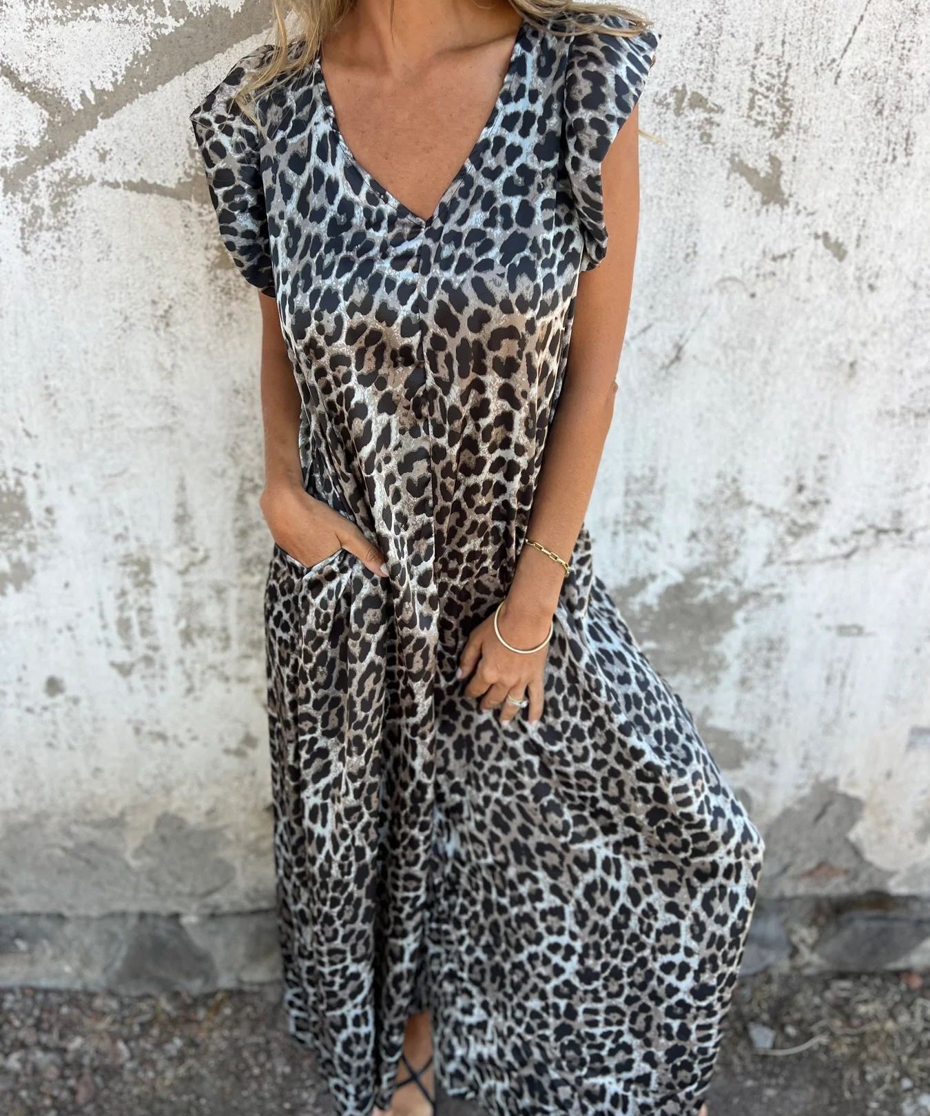 CASSANDRA™ - Trendy V-Neck Jumpsuit