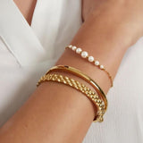Aprille – Elegant Pearl Accent Chain Bracelet in Gold